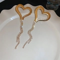 Goldene Herz-Fransenohrringe mit funkelnden Strass-Quasten für einen modischen Schmucklook - Gold - Groß (Silberstift)