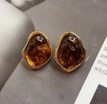 Orecchini quadrati vintage in resina ambrata con bordo in metallo dorato lucido - N. 6 Perno in Argento Marrone Irregolare
