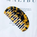 Minimalist acetate hair comb with classic amber tortoiseshell pattern in a curved shape - Leopard Print