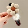Barrette fleur en peluche marron avec pompon blanc sur une pince crocodile gainée de tissu - Pince à Bec de Canard Fleur en Peluche (2#) / 1 Pièce (env. 11,5 cm) / Blanc Cassé