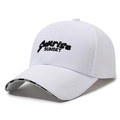 Gorra de béisbol blanca con bordado SUNRISE SUNSET y correa con texto SPORT - Ajustable / Blanco