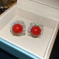 Dettaglio orecchini quadrati retrò con perla rossa e zirconi in confezione regalo - Perno per orecchini in argento-Oro-Rosso