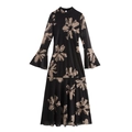 Abito midi aderente con stampa floreale, collo a lupetto e maniche a campana su sfondo bianco - XS / Nero