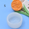 Detail of size S round silicone mold for DIY candles showing rose petal relief patterns - Size S / Rose Pattern