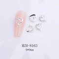 Détail de bijoux d'ongles 3D en forme de cœur argenté 9x9mm avec cristaux et design creux - Cœur Argent Évidé Strass (8163)