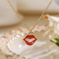Goldkette mit rotem Lippenanhänger und kleinem funkelndem Diamant-Akzent für Damen - Rote Lippen-Zirkonia