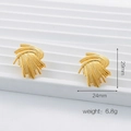 Pendientes de acero inoxidable chapados en oro 18K con diseño de abanico texturizado - Abanico con Textura Radial Dorado
