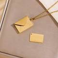 Gouden titanium stalen envelop ketting met een op maat gemaakte uittrekbare brief hanger - Eenvoudige Envelop / Goud