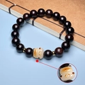 Bracelet en perles de bois de santal brun avec une perle cylindrique sculptée en ivoire - Style Perles Rondes en Ébène (Chat de la Fortune) / 10mm