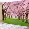 Detail eines Wandteppichs für Schlafzimmer mit hochauflösendem Kirschblütenwald-Druck - 150x130cm / Romantischer Kirschblütenwaldtunnel