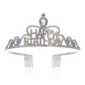 Detail der silbernen Geburtstagskrone mit bunten Strasssteinen und Happy Birthday Text - Set / Silber AB Strass Tiara