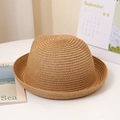 Détail d'un chapeau de paille tressé avec texture en spirale et bord roulé - Enfants (Avec Corde) / Khaki