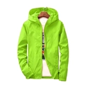 Giacca a vento verde fluorescente con cappuccio, cerniera e polsini elastici per lo sport - Verde Fluorescente