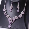 Silbernes Brautschmuck-Set mit violettem Kristall-Tropfenanhänger, Halskette und Ohrringen - Halskette + Ohrringe Set / Silber Violett Stein
