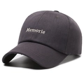 Berretto da baseball grigio scuro con ricamo Memorie bianco in stile retrò classico - Regolabile / Grigio