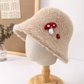 Süßer beiger Plüsch-Fischerhut mit rotem Pilz- und Herzmuster für Herbst und Winter - M (56-58cm) / Khaki