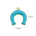 Dettaglio del ciondolo a ferro di cavallo in smalto blu placcato oro 14K con misure 11mm - Ferro di cavallo