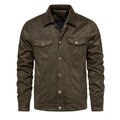 Detail der armee-grünen Wildlederjacke mit Metallknöpfen und Brusttaschen für Herren - S / Armeegrün