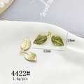 Makroansicht von 32mm goldenen Legierungs-Blattanhängern für DIY-Haarspangen-Zubehör - 4422# Doppeltes Goldblatt