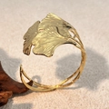 Offener Armreif mit Ginkgoblatt-Motiv, 18K vergoldet mit detaillierten Blattadern - Stil Mit Zwei Überlappenden Blättern / Gold