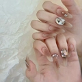 Unghie finte a mandorla fatte a mano con sfumatura nude e decorazioni in strass di cristallo - Bellezza Mozzafiato (BY1229) / Stile Colla per Fototerapia