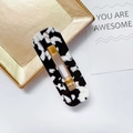 Minimalist rectangular acetate hair clip featuring a black and white tortoiseshell pattern - Square - Black And White