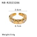 Gold-plated ring with geometric facets and zircons showing dimensions 2.6cm and 0.7cm - US 8 / Gold