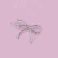 Pinza para el pelo con lazo de metal plateado y diseño fluido minimalista en fondo púrpura - Plateado