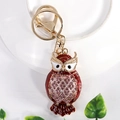 Eulen-Schlüsselanhänger aus dunkelroter Emaille mit lila Strass und Goldring - Dunkelrot