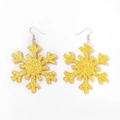 Vue détaillée de boucles d'oreilles flocon de neige dorées à paillettes avec crochet - Flocon de neige pailleté doré