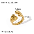 Makroansicht des 18k vergoldeten Edelstahlrings mit 1,9 cm Innendurchmesser Details - US 7 / Goldener stromlinienförmiger Tropfenstil (NB-R2023216)