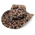 Dettaglio del cappello da cowboy leopardato con fascia in pelle e fibbia a stella - M (56-58cm) / Corona a Cuore Marrone Chiaro