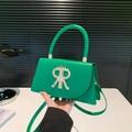 Borsa a tracolla in pelle verde con logo a corona d'oro e tracolla rimovibile - Verde