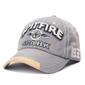 Dettaglio cappellino da baseball vintage in cotone con ricamo SPARK e cuciture a contrasto - Regolabile / Grigio