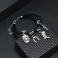 Mehrlagiges Herren-Lederarmband in Schwarz mit silbernen Hufeisen- und Kaktus-Anhängern - Schwarz