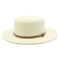 Détail du tissage du chapeau canotier blanc cassé avec ruban en cuir brun et boucle dorée - M (56-58cm) / Blanc Lait