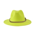 Détail du chapeau en laine vert fluo avec bande en cuir marron et boucle dorée - Adulte 58cm Taille Unique / Jaune Néon
