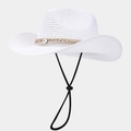 Détail du chapeau de paille blanc avec cordon mentonnière noir réglable et texture tressée - Blanc
