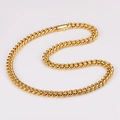 Dettaglio di una catena a maglia cubana dorata con chiusura a moschettone sicura - Collana d'Oro (8mm/60cm)