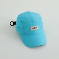 Detailansicht der himmelblauen schnelltrocknenden Camper-Cap mit CHANGE-Webpatch - Himmelblau