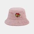 Détail d'un chapeau bob rose en peluche avec une texture douce et une broderie cœur LOVE - M(56-58cm) / Rose