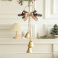 Ghirlanda di Natale con aghi di pino bacche rosse campane dorate e nastro Merry Christmas - Oro Aperto 3 Campane / Pezzo / Oro