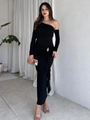 Elegante abito lungo nero monospalla con manica lunga e fibbia in metallo dorato - S / Nero