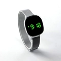 Montre LED argentée avec affichage numérique vert et bracelet en maille métal - Argent avec lumière verte
