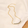 Collana a catena serpente dorata con perle occhio blu su sfondo di seta beige - Collana a catena a serpente / 1# Collana d'Oro