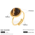 Détail d'une bague vintage en acier inoxydable doré ornée d'un œil de tigre brun - Style de Pierre Centrale Brune Sertissage Or Vintage (NB-R24398)