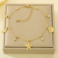 Élégante chaîne de cheville dorée série océan avec breloques étoile de mer hippocampe et coquillage - Style Hippocampe Étoile de Mer Coquille Strass (KJ4491-SXSJ)