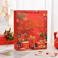 Rode kerstcadeautas van papier met gouden tekst en feestelijke winterpatronen - S (18x8.5x24cm) / 1 stuk / Bronzen Kerstcadeau