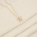 Elegante goldene Schmetterlingshalskette mit Markise-Zirkonia-Steinen an feiner Kette - Weiß