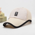 Gorra de béisbol de malla beige transpirable con visera larga y etiqueta negra - Ajustable / Blanco Roto